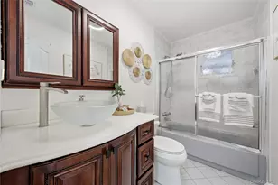 20 Newark St, Lindenhurst, NY 11757 - Photo 19