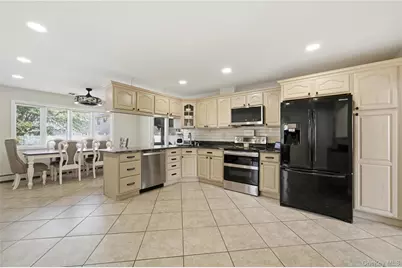 20 Newark Street, Lindenhurst, NY 11757 - Photo 7