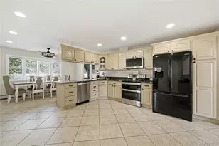 20 Newark St, Lindenhurst, NY 11757 - Photo 7