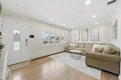 20 Newark Street, Lindenhurst, NY 11757 - Photo 3