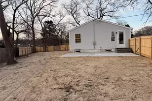 661 College Rd, Farmingville, NY 11738 - Photo 15