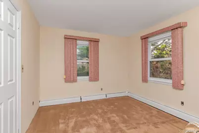 84 Horton Place, Syosset, NY 11791 - Photo 15