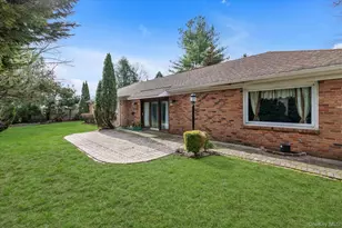 84 Horton Pl, Syosset, NY 11791 - Photo 19