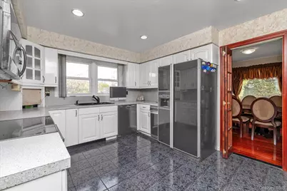 84 Horton Place, Syosset, NY 11791 - Photo 11