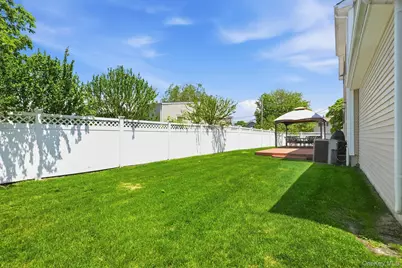 5 Butler Street, West Islip, NY 11795 - Photo 19