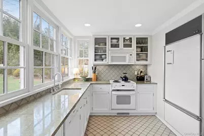 393 Hill Street, Southampton, NY 11968 - Photo 3