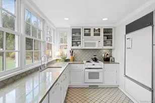 393 Hill St, Southampton, NY 11968 - Photo 3
