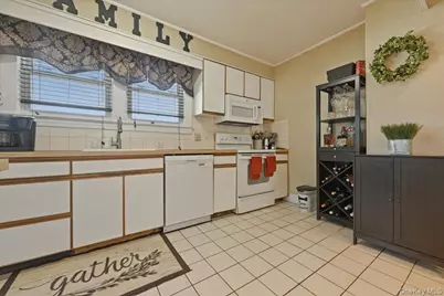 1165 Meadowbrook Road, Merrick, NY 11566 - Photo 15