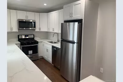 71 Lannon Place #D, Port Washington, NY 11050 - Photo 3