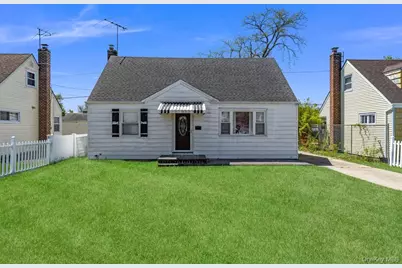 712 Park Avenue, Uniondale, NY 11553 - Photo 3