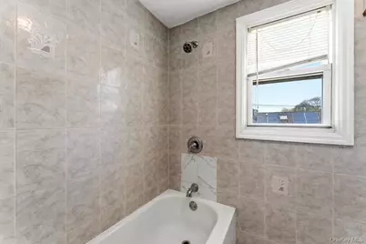 712 Park Avenue, Uniondale, NY 11553 - Photo 17