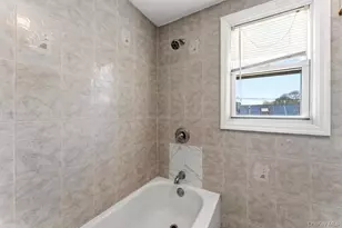 712 Park Ave, Uniondale, NY 11553 - Photo 17