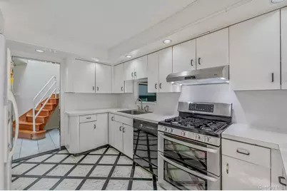 61 Southgate Road, Valley Stream, NY 11581 - Photo 9