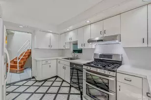 61 Southgate Rd, Valley Stream, NY 11581 - Photo 9