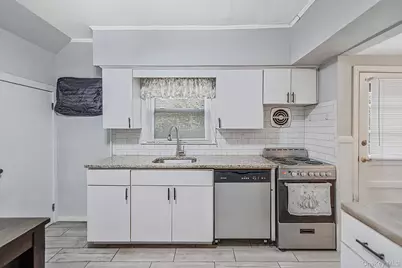 129 Bay Avenue, Patchogue, NY 11772 - Photo 5