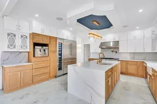 36 Jupiter Ln, Levittown, NY 11756 - Photo 9