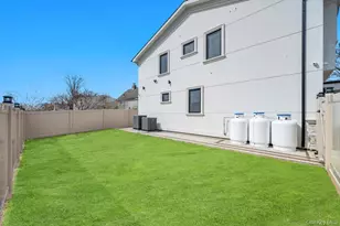 36 Jupiter Ln, Levittown, NY 11756 - Photo 17