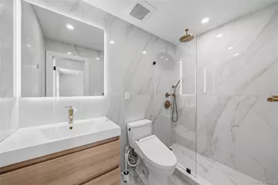 6821 Cloverdale Lane, Bayside, NY 11364 - Photo 19