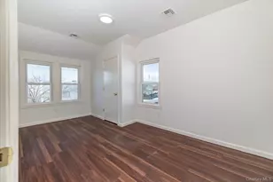 31 N Lewis Pl, Rockville Centre, NY 11570 - Photo 15