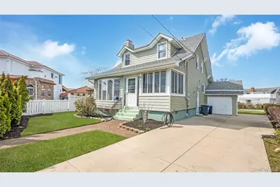 62 W 1st Street, Freeport, NY 11520 - Photo 5
