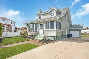 62 W 1st St, Freeport, NY 11520 - Photo 5
