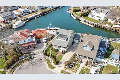 62 W 1st Street, Freeport, NY 11520 - Photo 3