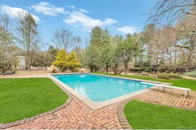 330 Edgewood Avenue, Smithtown, NY 11787 - Photo 37