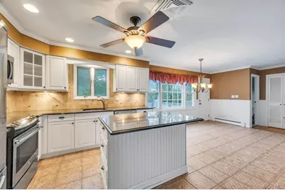 330 Edgewood Avenue, Smithtown, NY 11787 - Photo 15