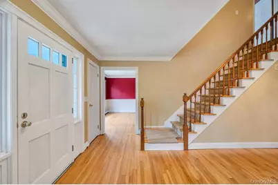 330 Edgewood Avenue, Smithtown, NY 11787 - Photo 9