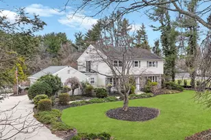 330 Edgewood Ave, Smithtown, NY 11787 - Photo 3