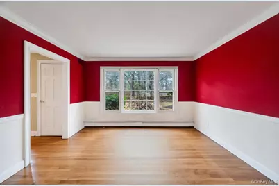 330 Edgewood Avenue, Smithtown, NY 11787 - Photo 11