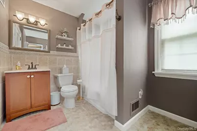 577 Waukena Avenue, Oceanside, NY 11572 - Photo 15