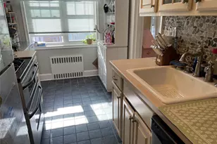 43 N Forest Ave, Rockville Centre, NY 11570 - Photo 15