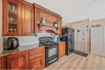 268 W Shore Drive, Massapequa, NY 11758 - Photo 21