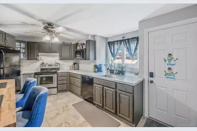 268 W Shore Drive, Massapequa, NY 11758 - Photo 27