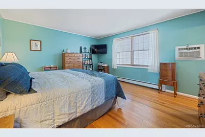 268 W Shore Drive, Massapequa, NY 11758 - Photo 19