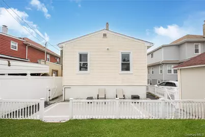 149 W Market Street, Long Beach, NY 11561 - Photo 7