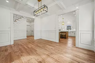 27 Grape Ln, Hicksville, NY 11801 - Photo 9