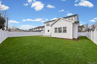 27 Grape Lane, Hicksville, NY 11801 - Photo 3