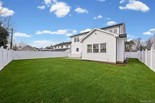 27 Grape Ln, Hicksville, NY 11801 - Photo 3