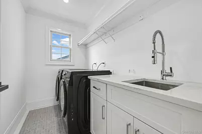 27 Grape Lane, Hicksville, NY 11801 - Photo 35