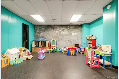 70-25 Yellowstone Boulevard #10Q, Forest Hills, NY 11375 - Photo 11