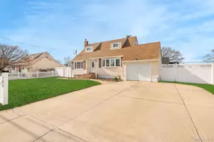 385 Irving St, Central Islip, NY 11722 - Photo 3