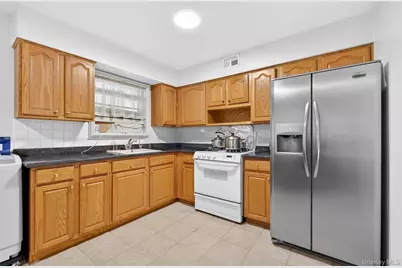 62-01 Douglaston Parkway, Douglaston, NY 11362 - Photo 13