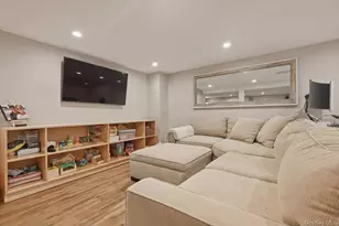 98 Vincent Pl, Lynbrook, NY 11563 - Photo 29