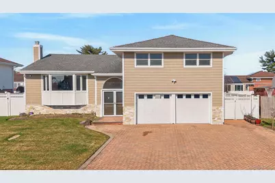 38 S Oaks Boulevard, Plainview, NY 11803 - Photo 1