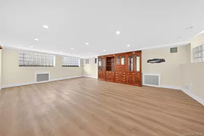 38 S Oaks Boulevard, Plainview, NY 11803 - Photo 39