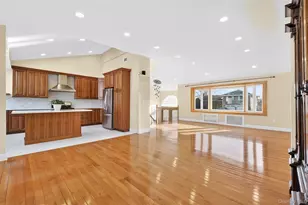 38 S Oaks Blvd, Plainview, NY 11803 - Photo 15