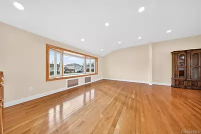 38 S Oaks Boulevard, Plainview, NY 11803 - Photo 5