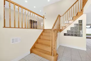 38 S Oaks Blvd, Plainview, NY 11803 - Photo 3